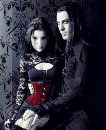 298973-goth-style-vampire-and-romantic-goth-couple.jpg